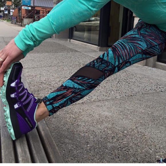Lululemon Inspire Tight II
Palm Lace Tofino Teal Multi Size 10 - Picture 9 of 14
